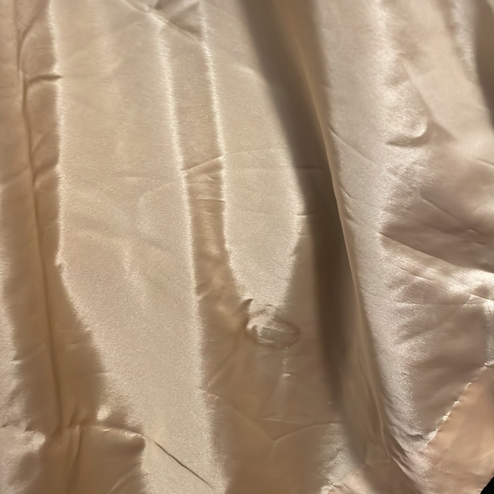 VINTAGE black velvet coat, lined in gold silk. Small. Needs repairs. - Picture 6 of 8